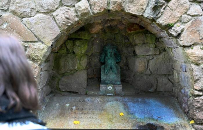 This cemetery in Cherbourg-en-Cotentin is unique in the world, we visited it