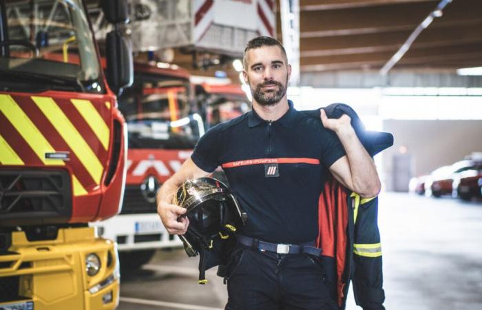 the firefighter reveals the weight of the uniform in a book