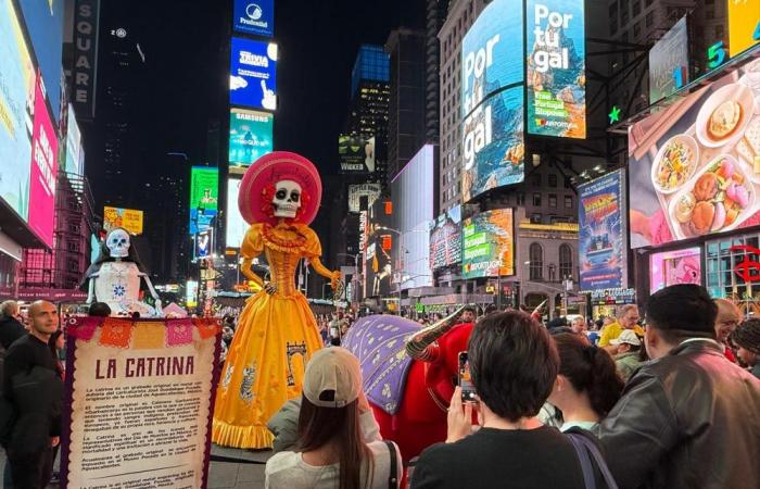 Iconic ‘Day of the Dead’ Skeleton Visits Times Square