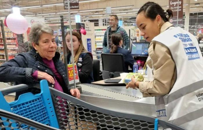 arms and smiles that break the loneliness during your shopping