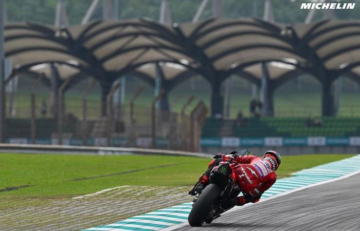 MotoGP Malaysia J1, Pecco Bagnaia (Ducati/1) under pressure from Martin but responds: “We are improving”