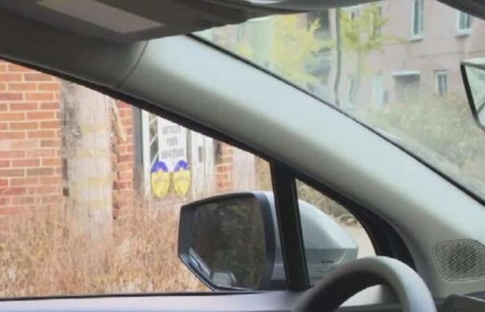 Beware of blind spots behind the windshield pillars, Pedestrians Québec alert