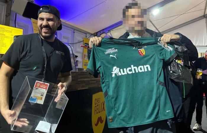 During the Lens-Lille derby a LOSC supporter wins a Lens jersey in the prediction competition under boos