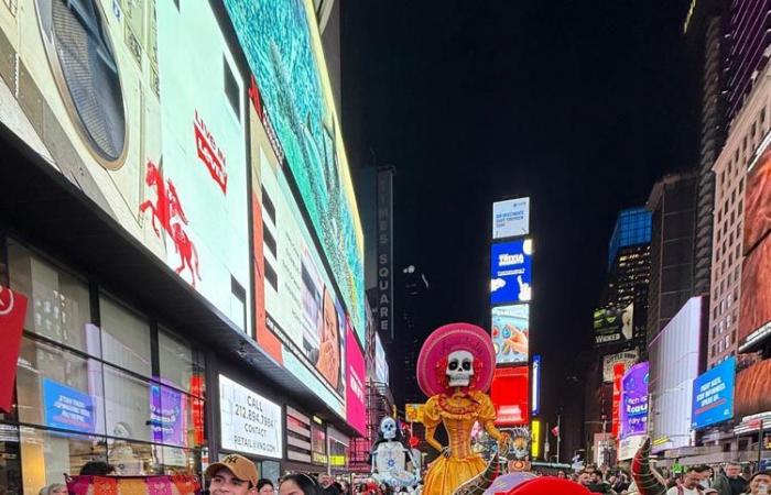 Iconic ‘Day of the Dead’ Skeleton Visits Times Square