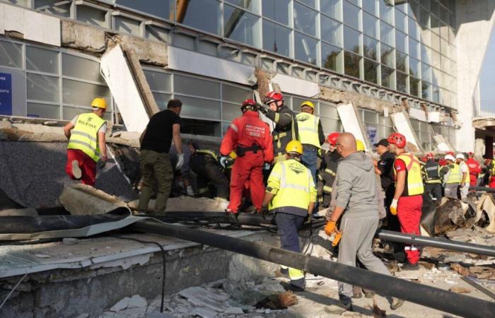 13 killed, many injured in the collapse of the canopy at the railway station