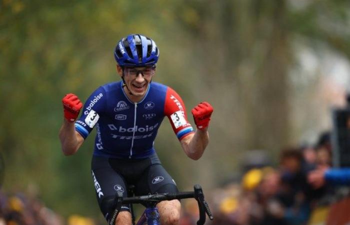 Lars van der Haar stands head and shoulders above the opposition and wins the Koppenbergcross for the second time in his career