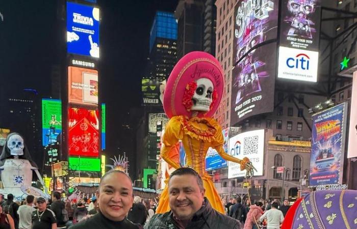 Iconic ‘Day of the Dead’ Skeleton Visits Times Square