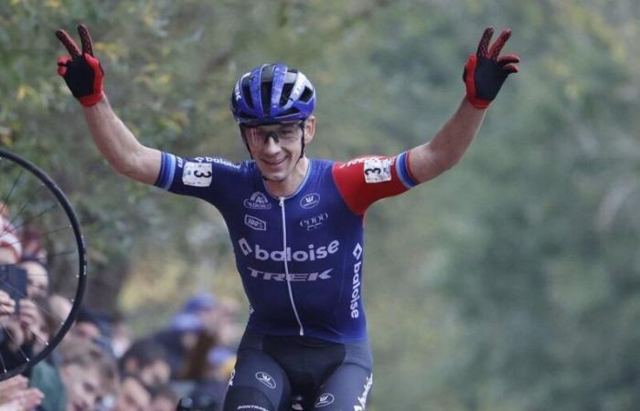 Impressive Lars van der Haar solos to victory in Koppenbergcross, bizarre incident with ‘fan’ and Eli Iserbyt