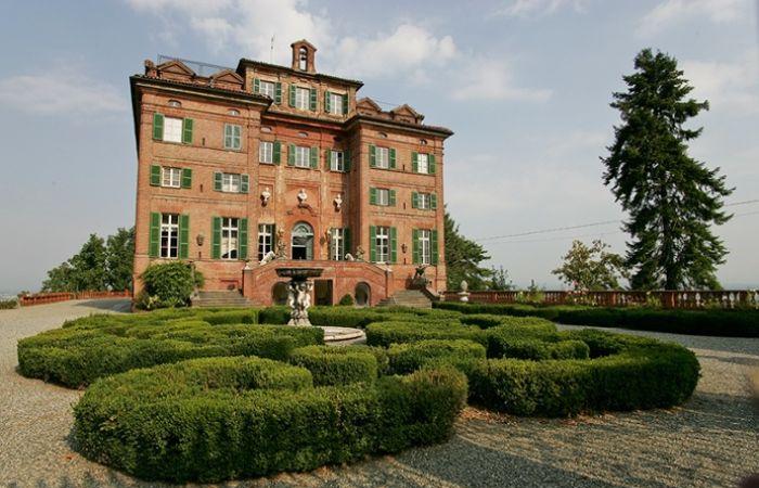 Star real estate: Carla Bruni sells her castle in Italy! – Current Immo