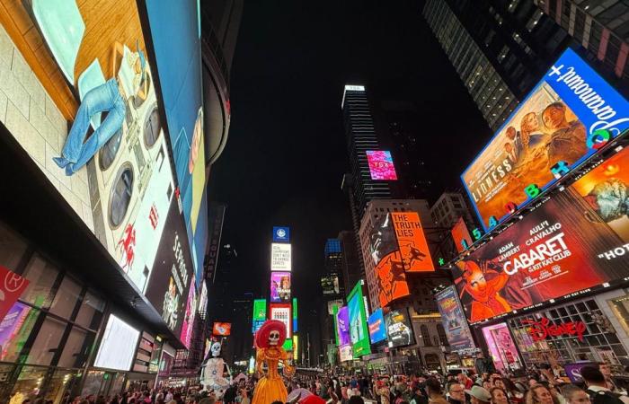 Iconic ‘Day of the Dead’ Skeleton Visits Times Square