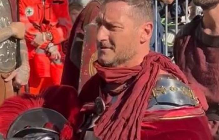 Francesco Totti gladiator (surprise) at Lucca Comics 2024: the video