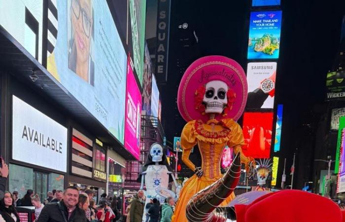 Iconic ‘Day of the Dead’ Skeleton Visits Times Square