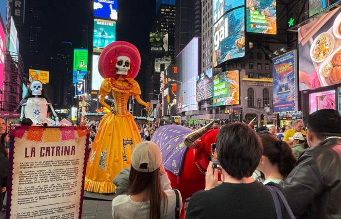 Iconic ‘Day of the Dead’ Skeleton Visits Times Square