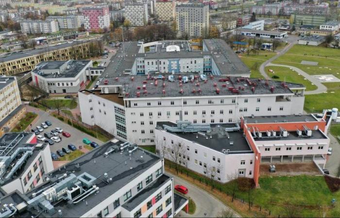 Kielce. Fire in the hospital. The fire brigade set up a smoke curtain