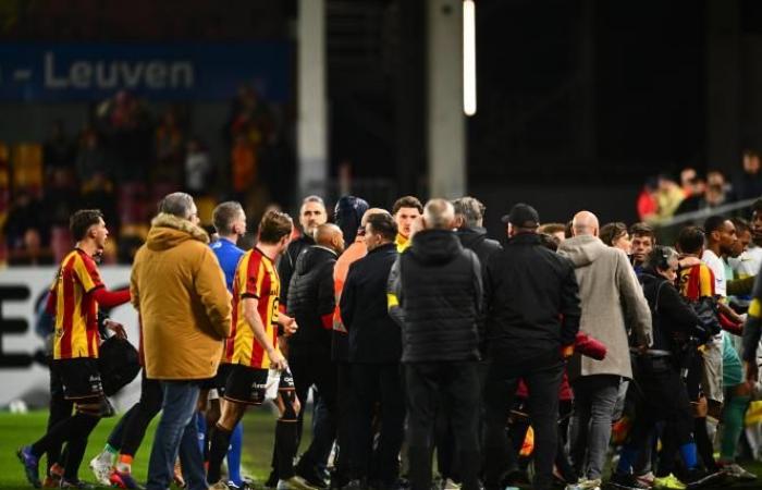 Match interrupted, fights, police intervention…: the match between Union and Mechelen degenerates (photos)