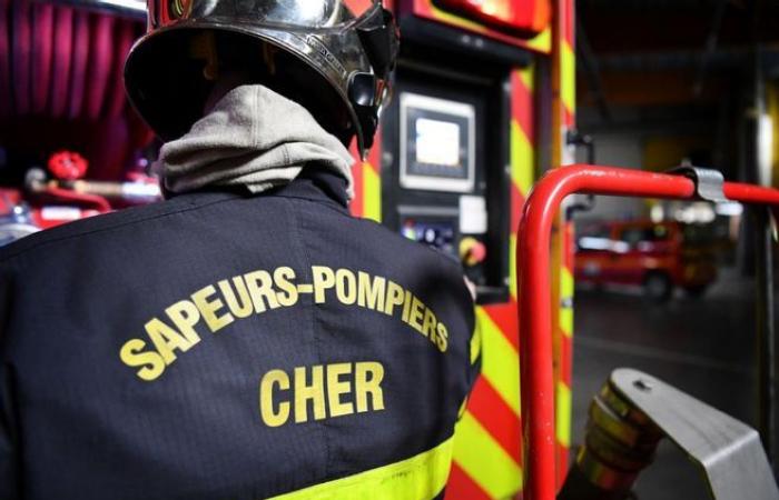 The roof of a house in Charentonnay affected by flames