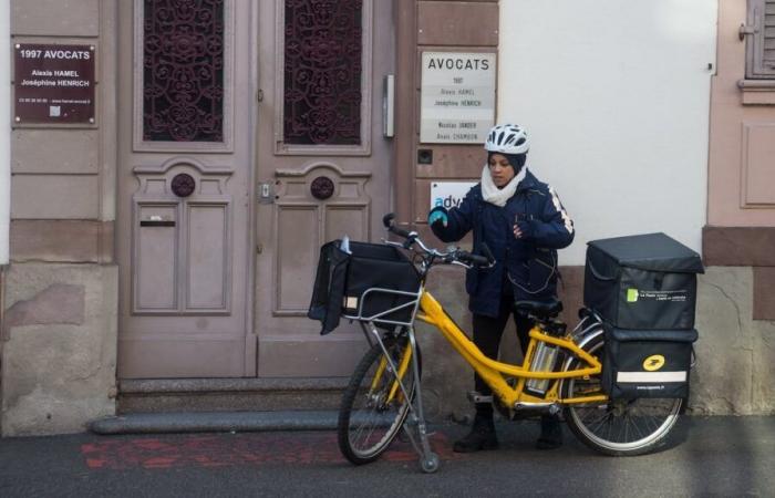 Electric bikes from La Poste reconditioned and put on sale in Paris!