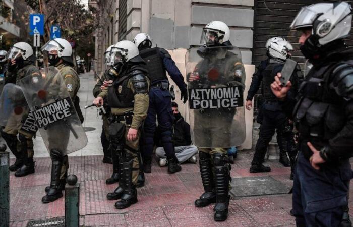 Greece: anti-terrorism police arrest man after explosion