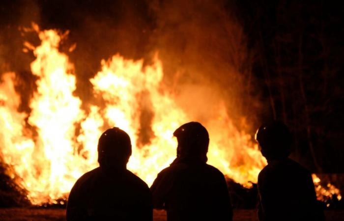 ???????? Rillieux-La-Pape. Second night of urban violence with buses set on fire, a building evacuated and projectiles fired at the police