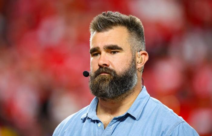 Jason Kelce smashes phone of fan who directed anti-gay slur at brother Travis