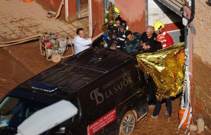 In La Torre, sadness and anger in front of the garage of death after the deadly floods in Spain