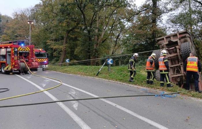 A tractor falls 8 meters into the English Channel, its driver seriously injured