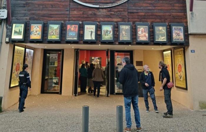 François Ruffin presents his film in preview in Sarlat, several hundred people at the screening