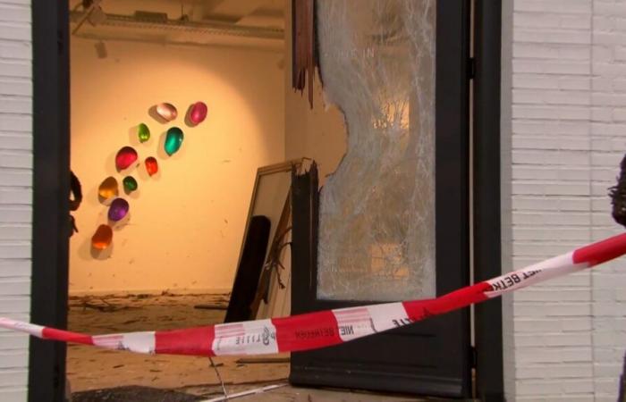 Movie-worthy: Burglars used heavy explosives to…snatch Andy Warhol works from gallery