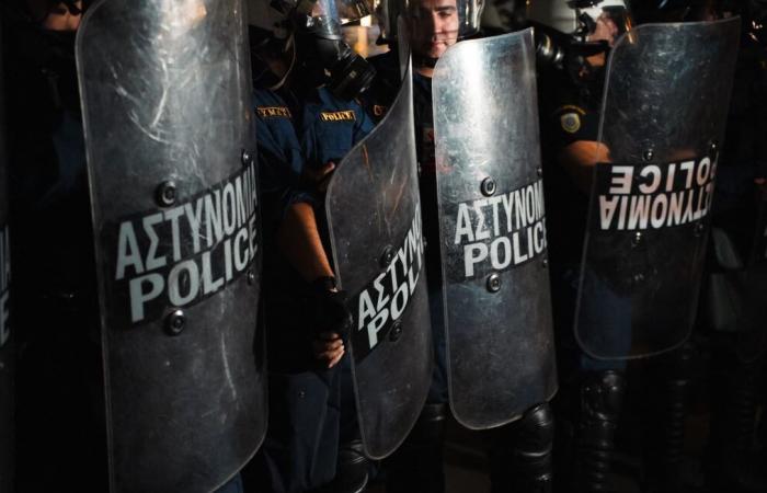 Man arrested by anti-terrorism police after explosion in Athens