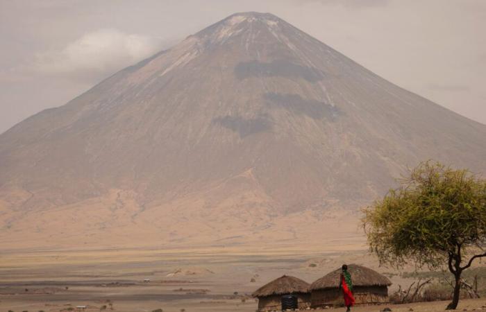 This volcano, which contains the strangest magma on the planet, is sinking into the ground