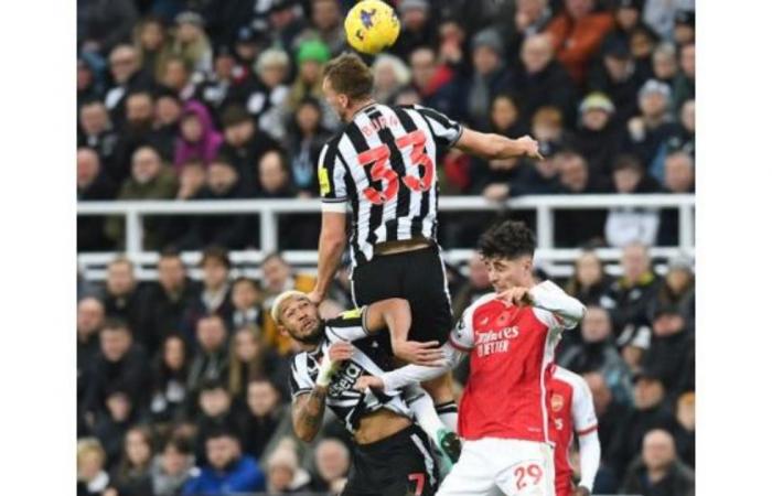 Live match between Arsenal and Newcastle (0-0) in the 10th round of the English Premier League