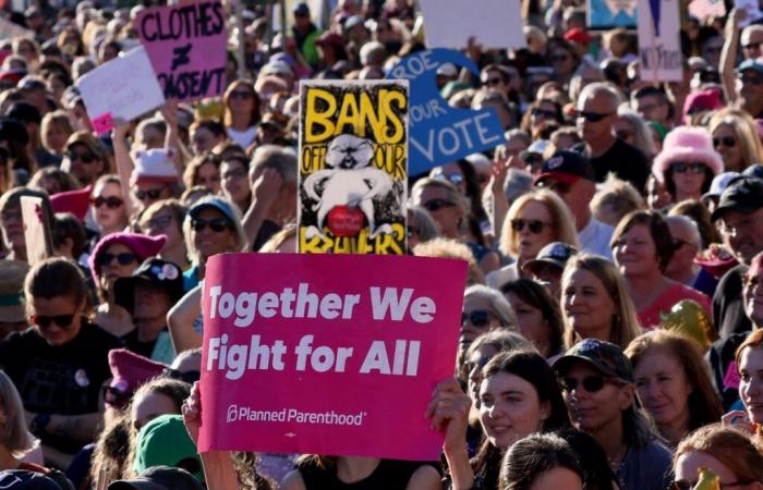 In Washington, thousands of women march for their rights and for Harris