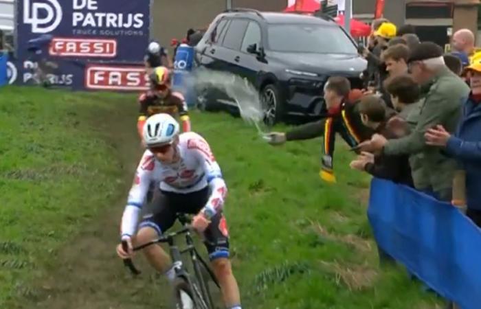 Eli Iserbyt receives a beer in the face during a race in Oudenaarde, the author apprehended (video)