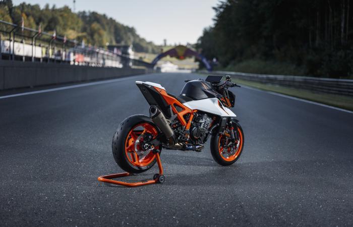 New – KTM adds a 990 Duke R, sportier than the 990 Duke