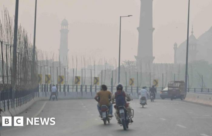 Schools close in Lahore as pollution hits record level