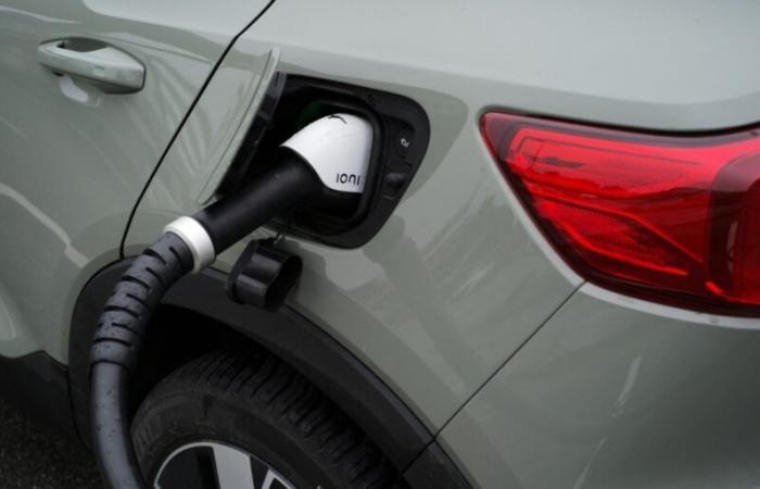 How will new battery technologies lower the prices of electric cars?