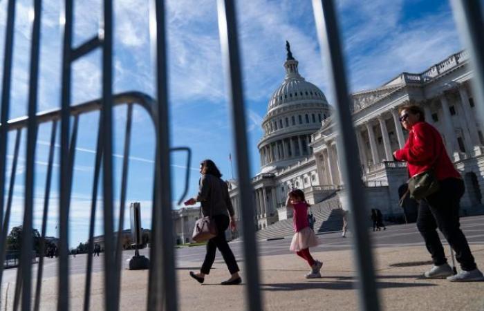 Risks of violence, chaos and excesses: Washington barricades itself before the presidential election (photos)