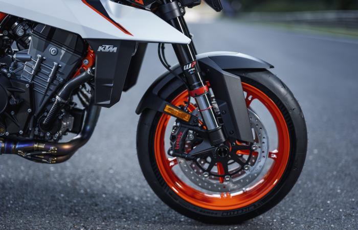 New – KTM adds a 990 Duke R, sportier than the 990 Duke