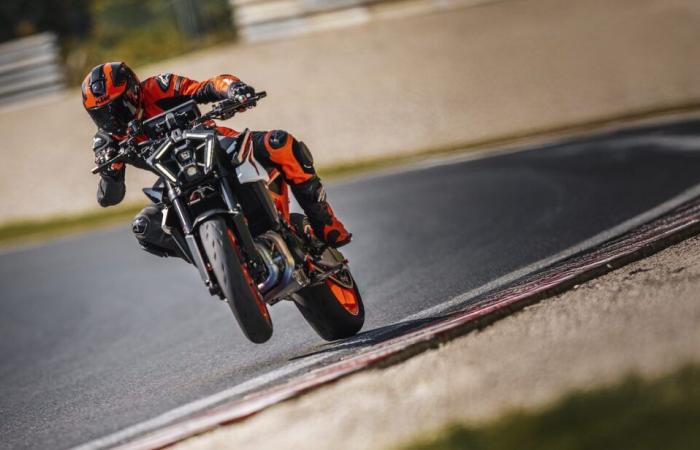 New – KTM adds a 990 Duke R, sportier than the 990 Duke