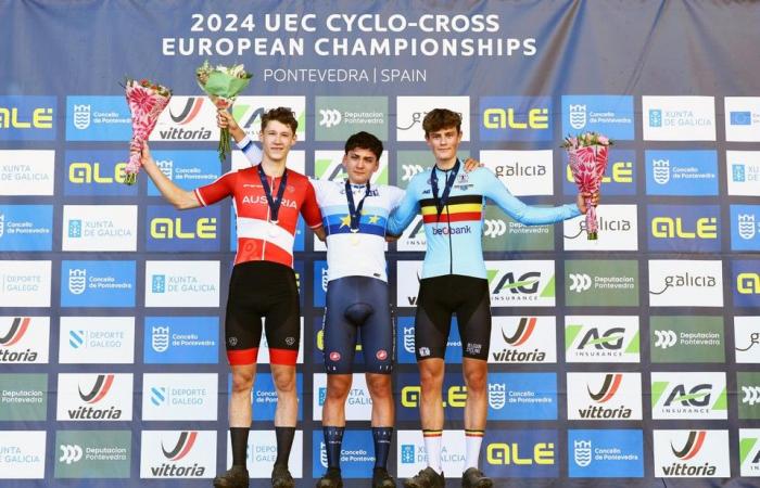 There is the first Belgian medal: Mats Vanden Eynde takes bronze among juniors, victory goes to Italian Mattia Agostinacchio