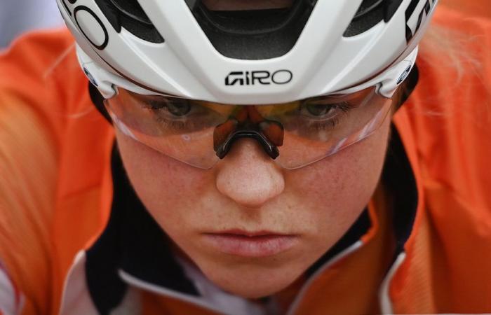 Cyclocross riders compete for the European title on a fast course in summer Spain