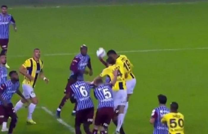 Is there a foul in the goal scored by Trabzonspor against F.Bahçe? Here are all the controversial positions