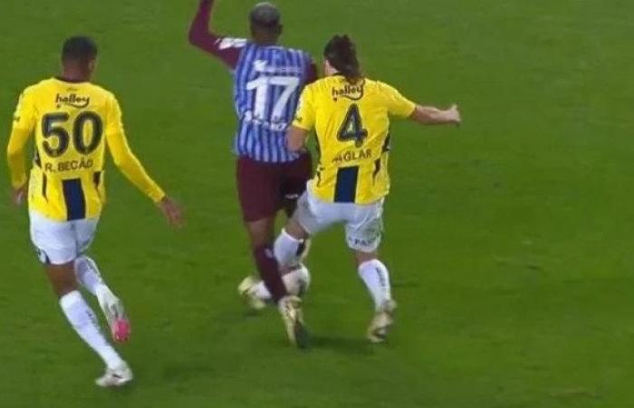 Is there a foul in the goal scored by Trabzonspor against F.Bahçe? Here are all the controversial positions