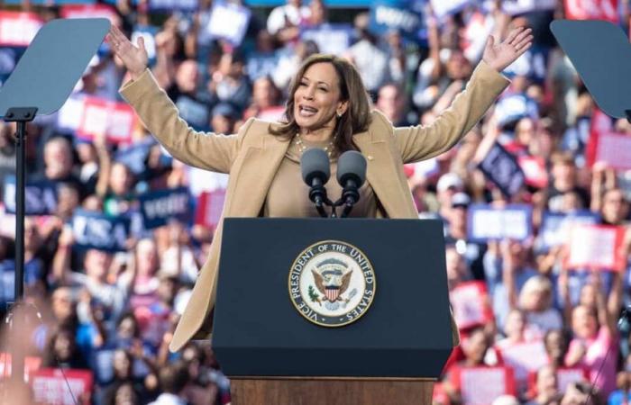 Famous New York restaurateur promises free bottle of champagne at every table if Kamala Harris is elected