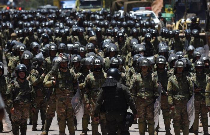 more than two hundred soldiers held by supporters of former president Evo Morales, according to authorities