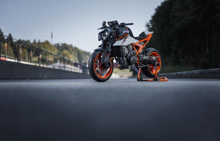 New – KTM adds a 990 Duke R, sportier than the 990 Duke