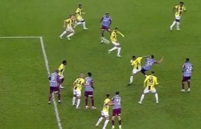 Trabzonspor’s goal against F.Bahçe was cancelled! Here are all the controversial positions