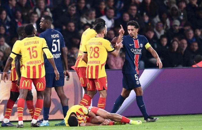 VAR helps PSG, a referee is surprised