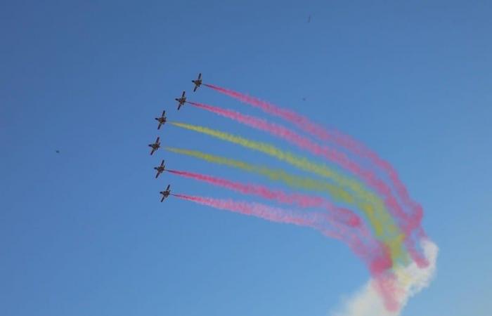 a breathtaking spectacle from the “Green March” aerobatic patrol at the end