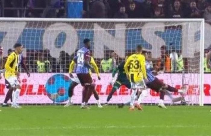 Is there a foul in the goal scored by Trabzonspor against F.Bahçe? Here are all the controversial positions